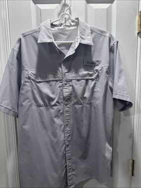 Columbia Light Gray Short Sleeve Venting Fishing Shirt